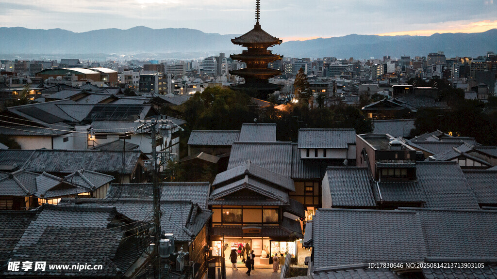 京都夜景中的傳統(tǒng)建筑