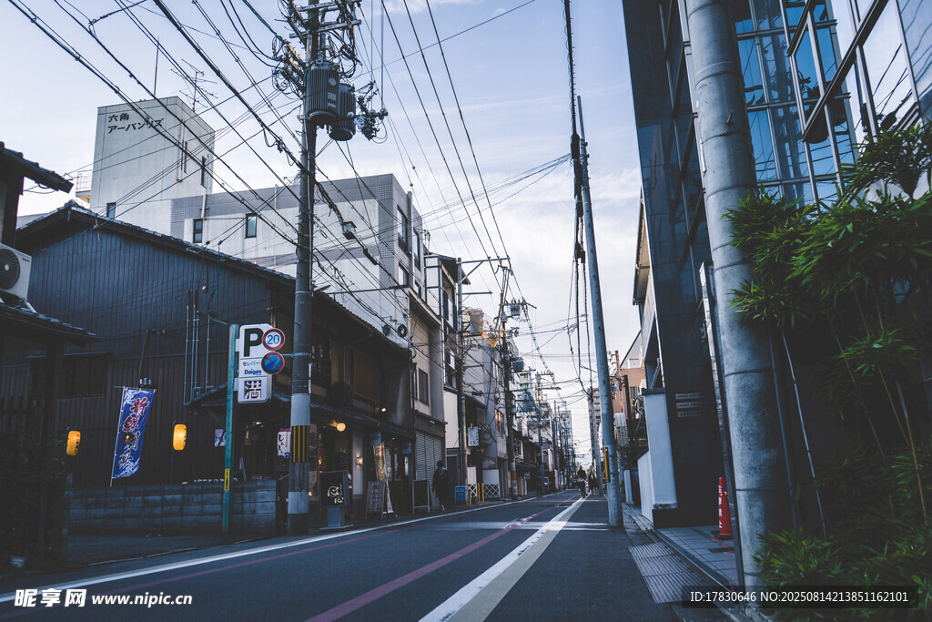 城市街道景象