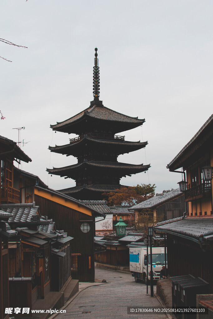 日本古寺塔樓與傳統(tǒng)街道