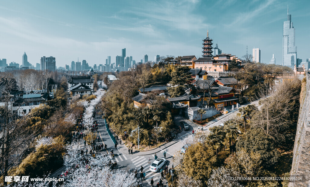 金陵雞鳴寺和南京紫峰