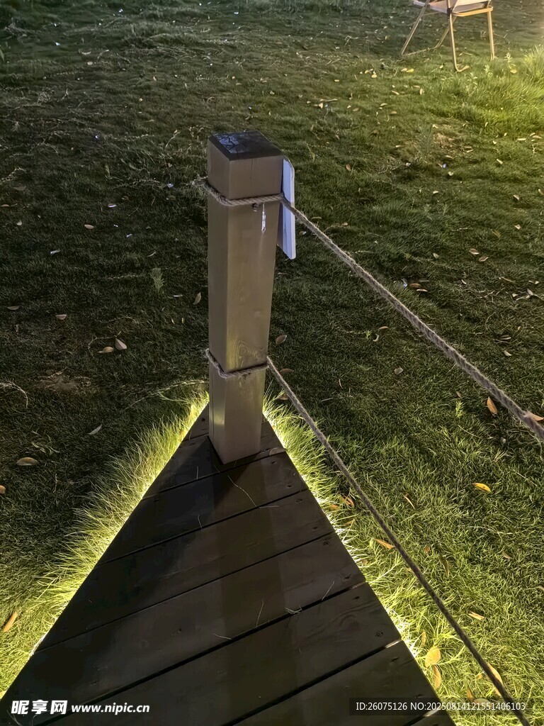 戶外木質平臺夜間照明景觀