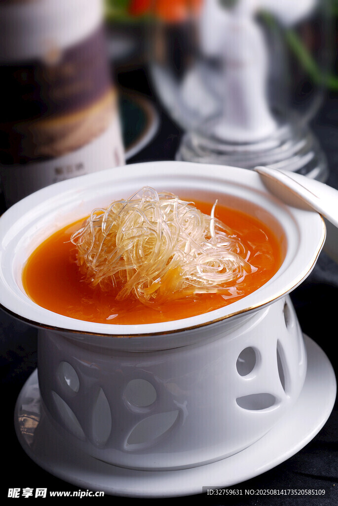 美味養(yǎng)顏的紅燒燕窩