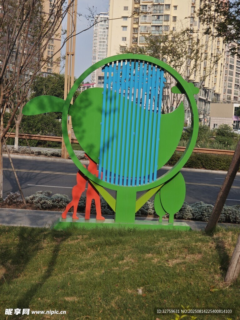 戶外彩色創(chuàng)意景觀雕塑
