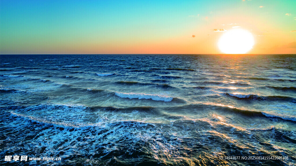 海上日出波光粼粼的美景