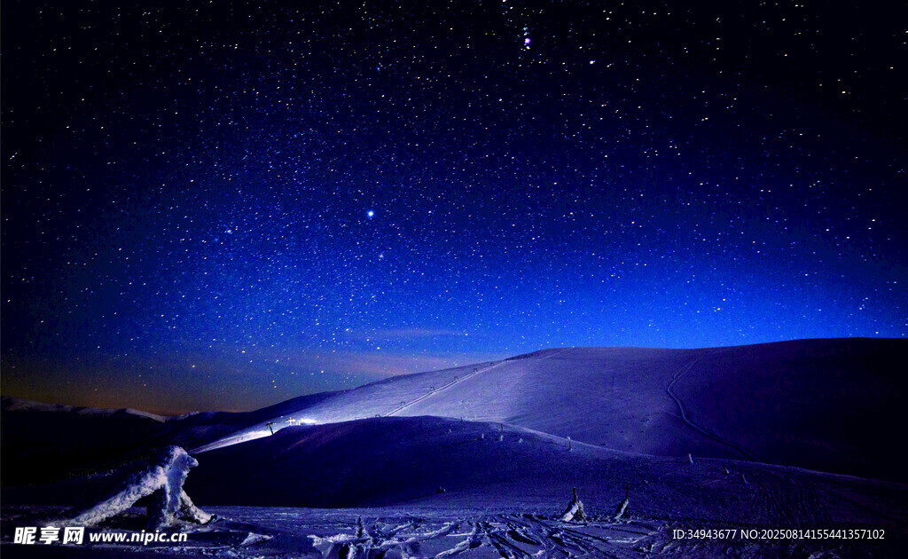 星空下的夢(mèng)幻雪山美景