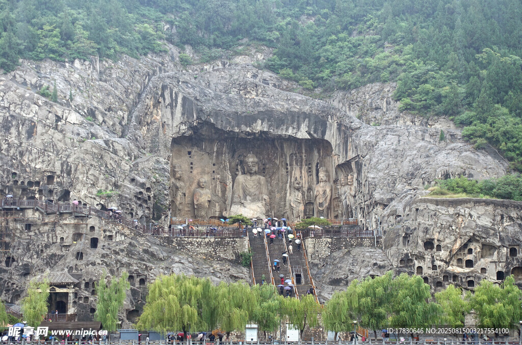 洛陽市龍門石窟奉先寺大景