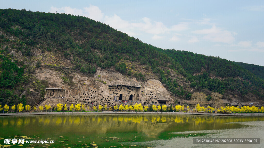 河南洛陽(yáng)龍門(mén)石窟遠(yuǎn)景