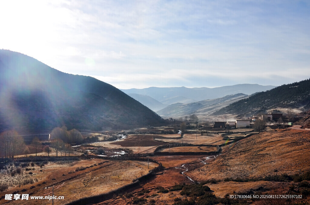 山間開闊村落風(fēng)景