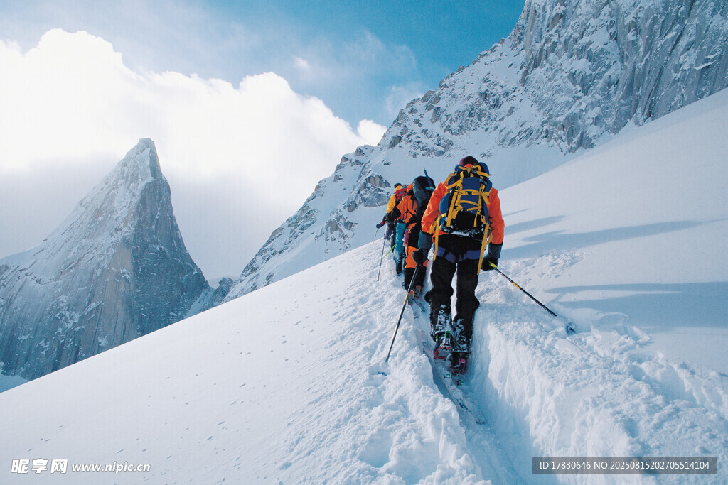 攀登雪山