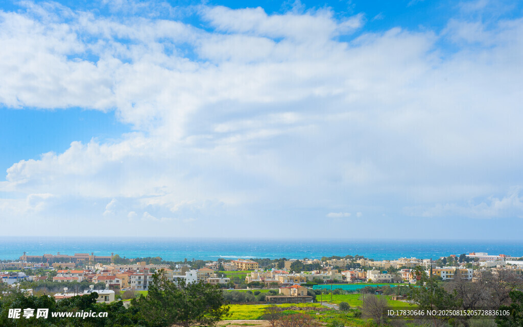田園風光藍天白云美景