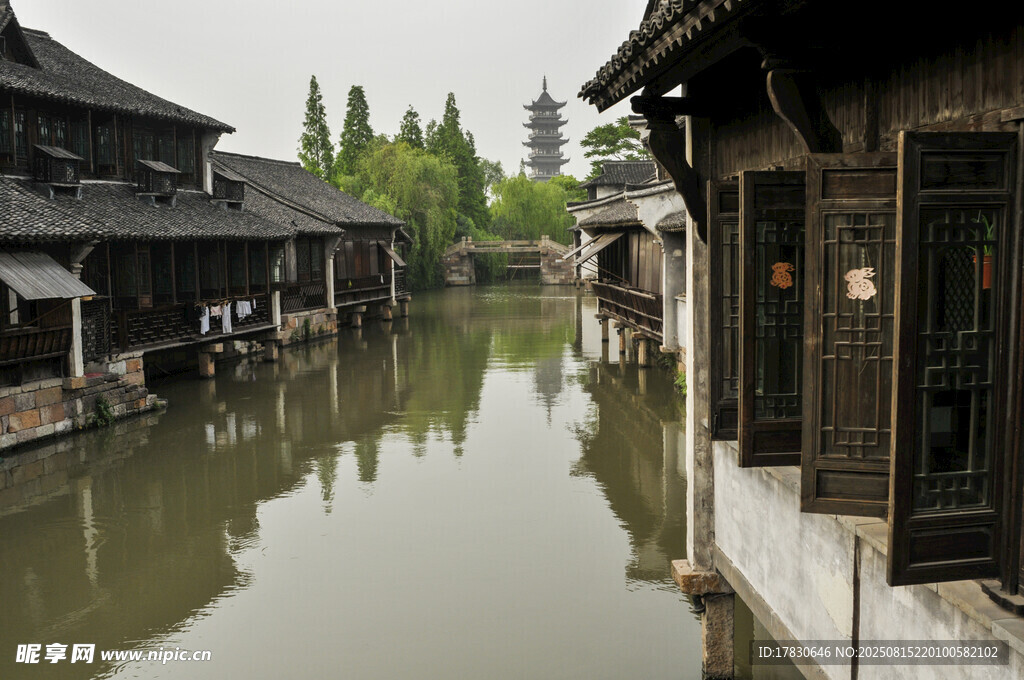 江南水鄉(xiāng)古建筑沿河風(fēng)景