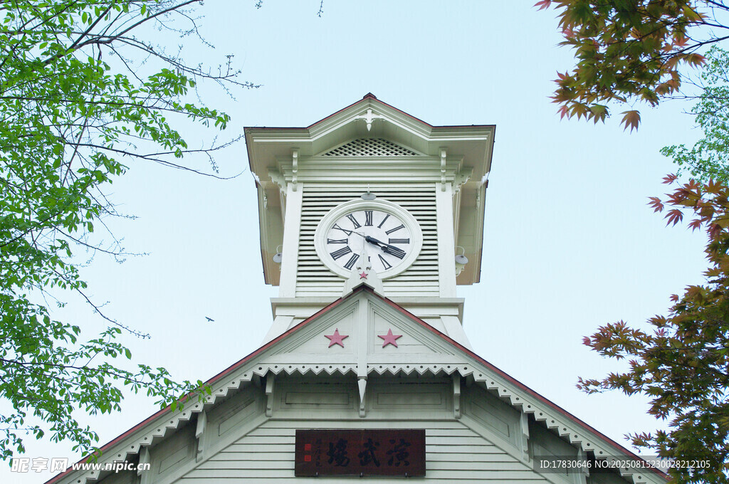 復(fù)古鐘樓建筑外觀