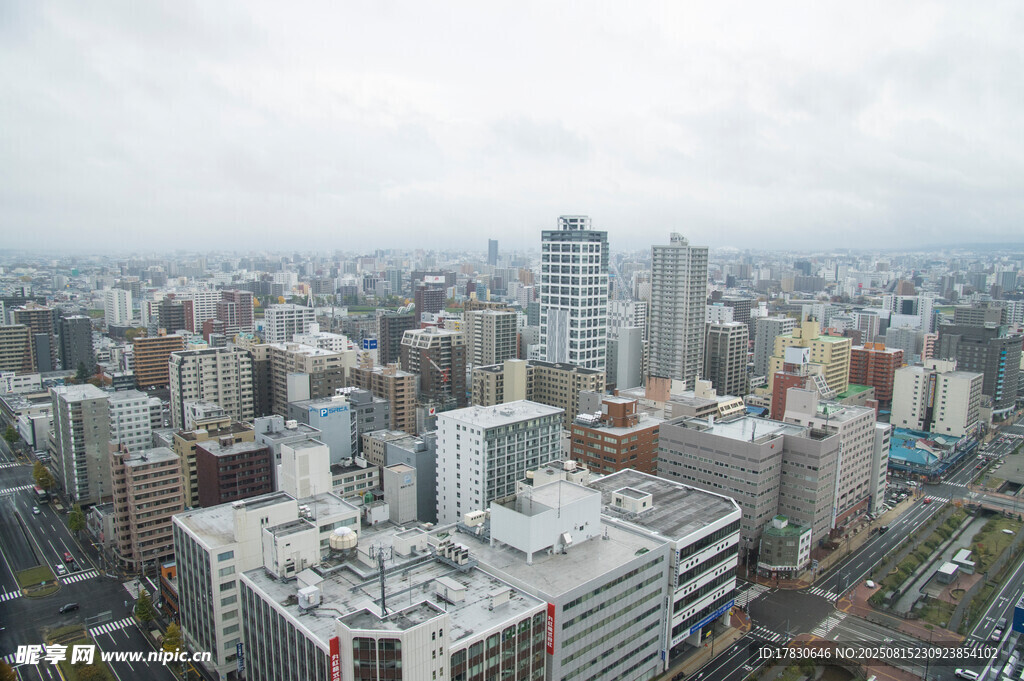 俯瞰繁華都市建筑群