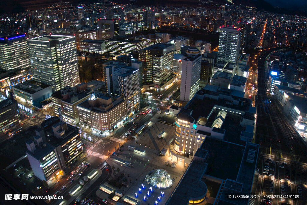 城市璀璨夜景俯瞰圖