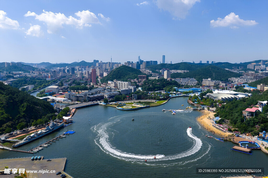 城市河畔
