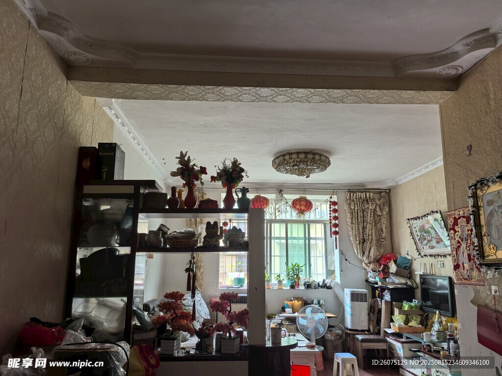 溫馨凌亂家居一角