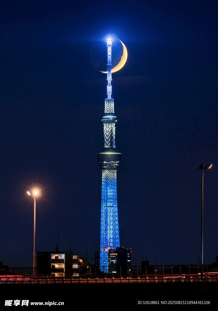 夜空下的璀璨摩天大樓