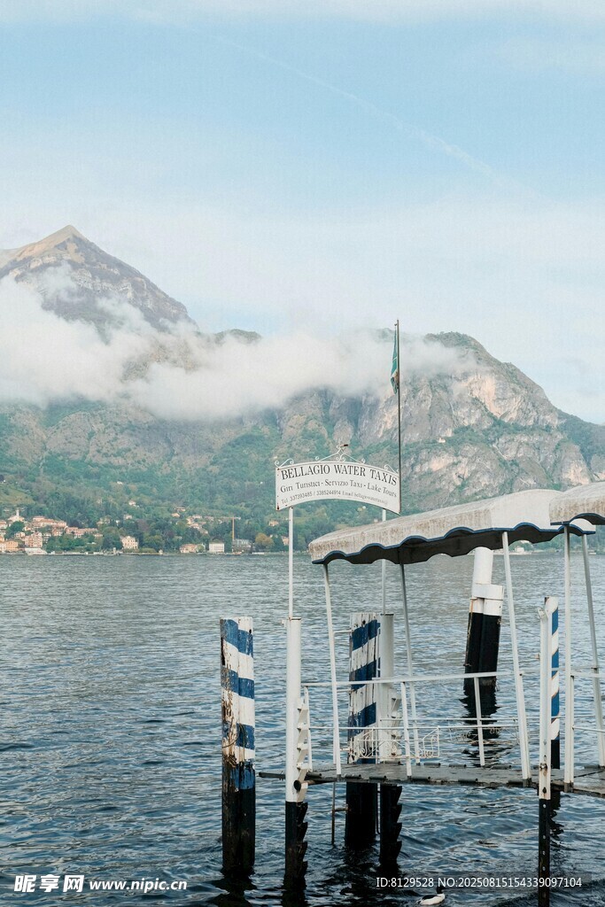 湖畔碼頭美景