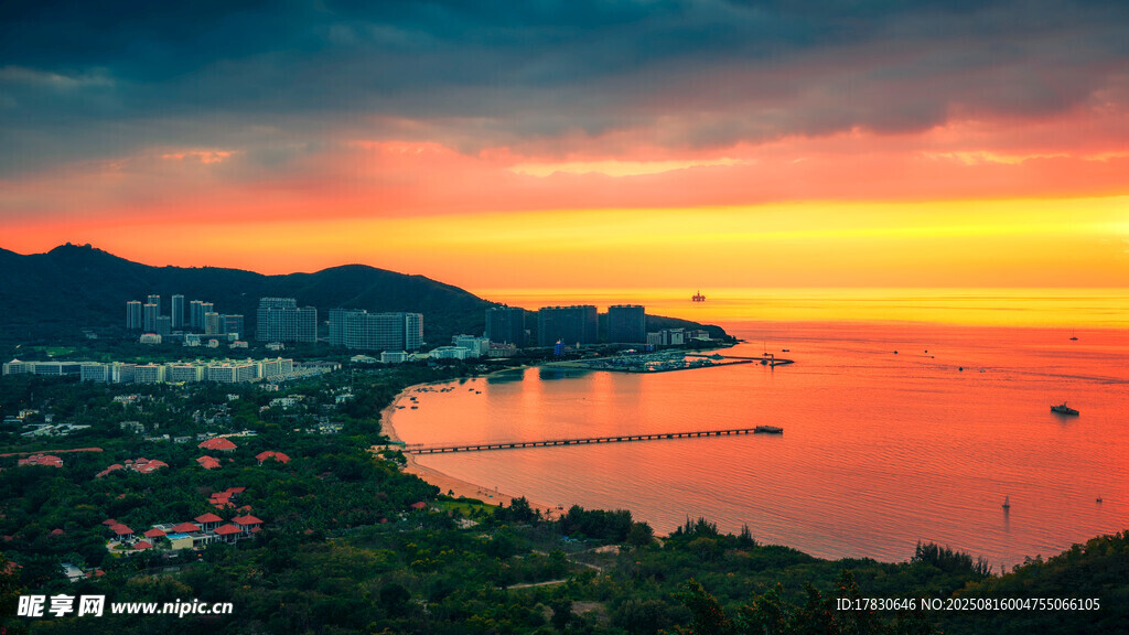 海邊絢麗日落美景