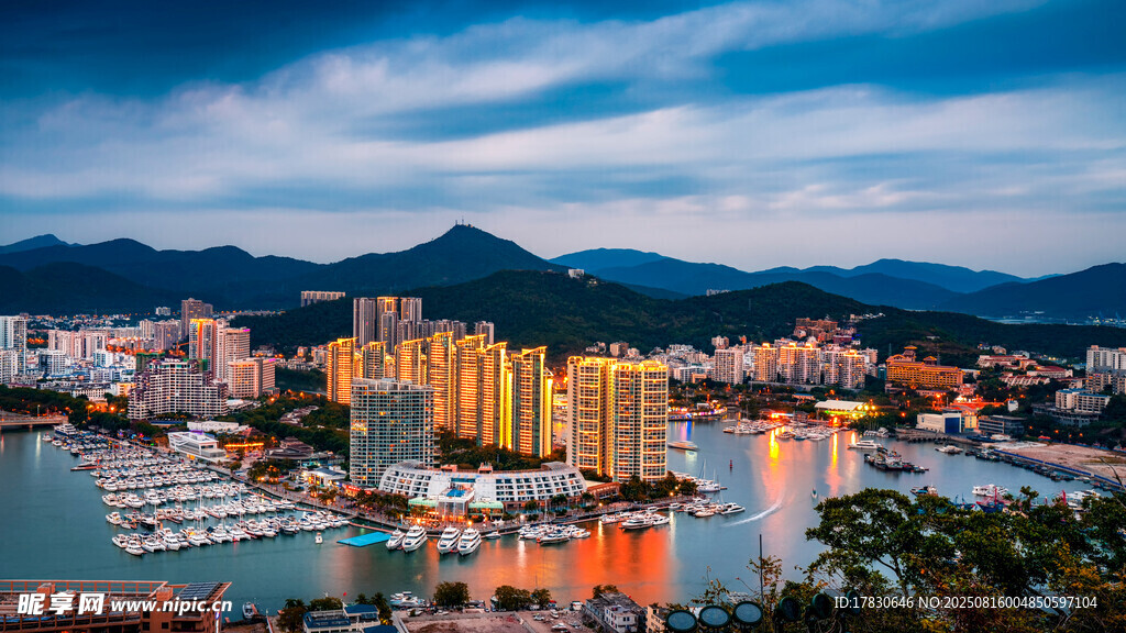 海濱城市絢麗夜景風(fēng)光