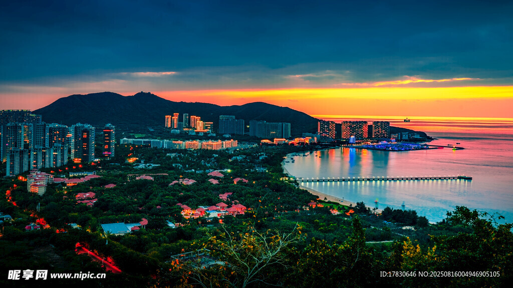 海濱城市絢麗日落美景
