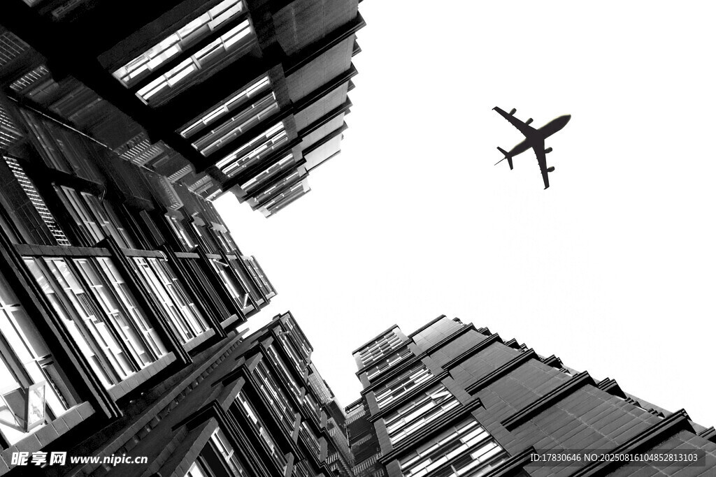 城市上空飛機(jī)飛過