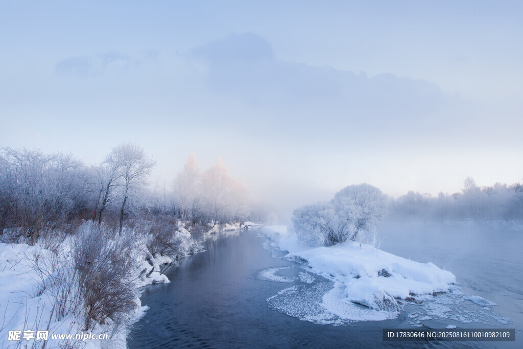 冬日河畔雪景