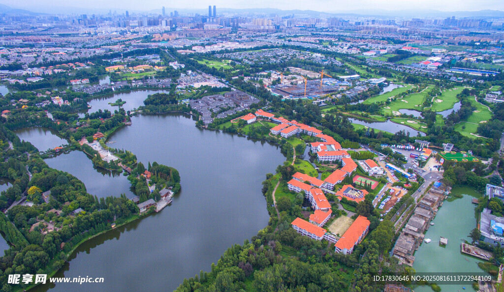 城市湖畔景觀俯瞰圖