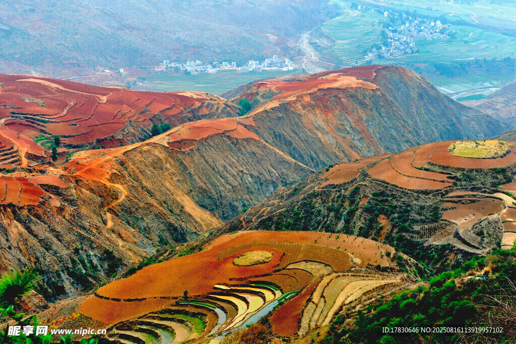 七彩山巒梯田壯麗景觀