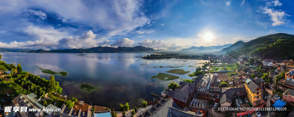 湖畔小鎮(zhèn)全景風光