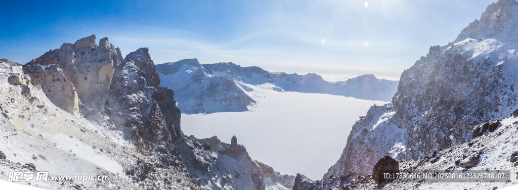 冬季長(zhǎng)白山雪景北坡天池