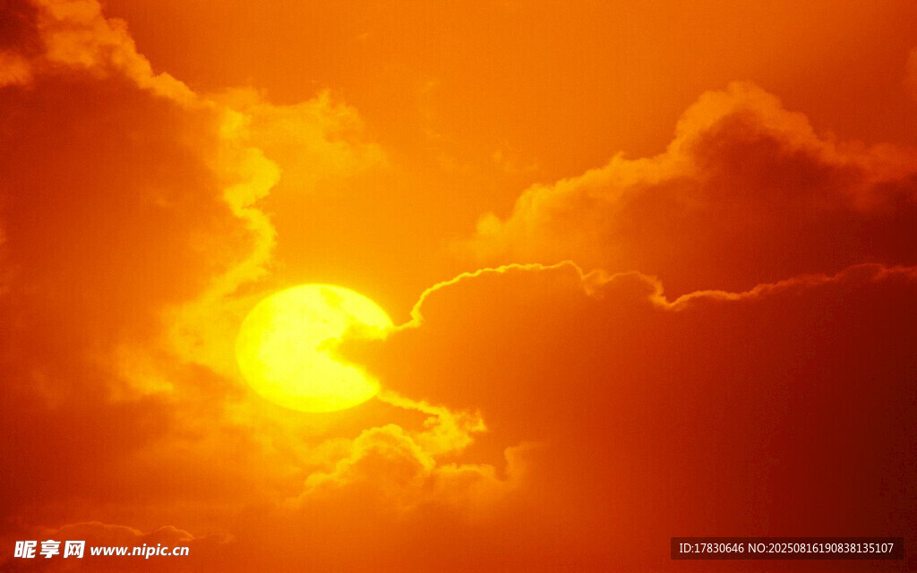 夕陽下的絢爛天空