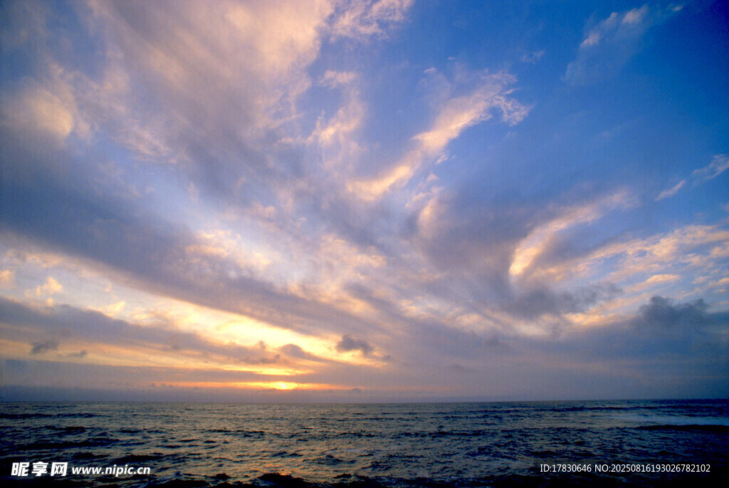 海邊壯麗日出云霞美景