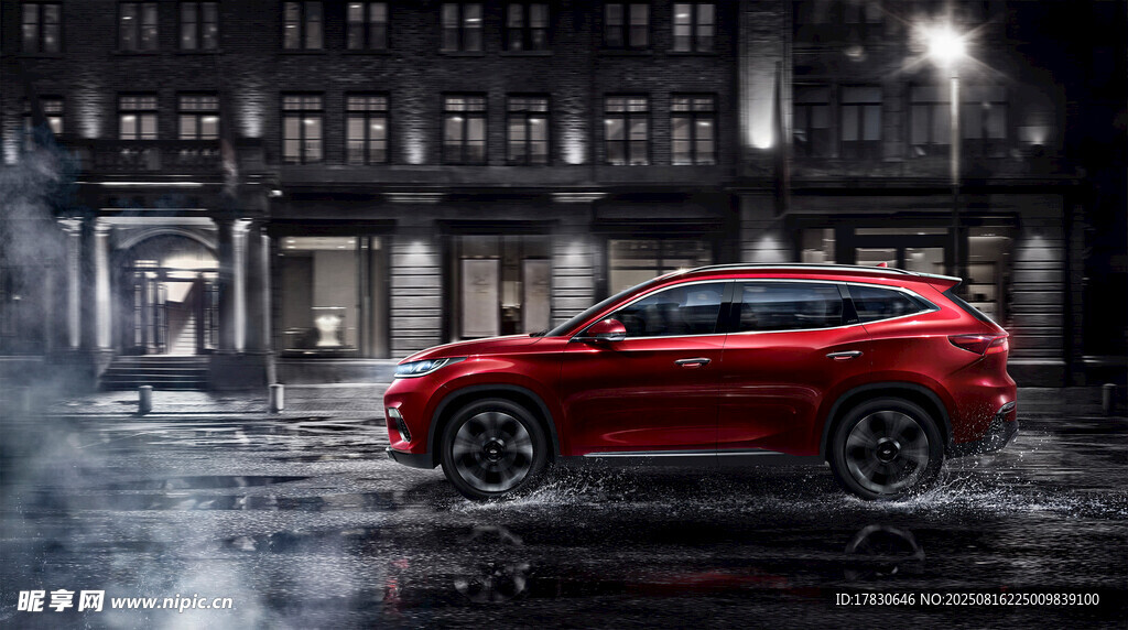 雨夜街頭的紅色炫酷SUV