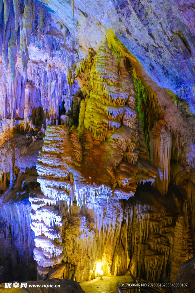 夢(mèng)幻溶洞景觀