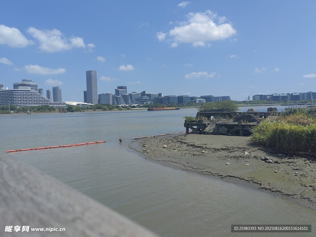 河畔城市