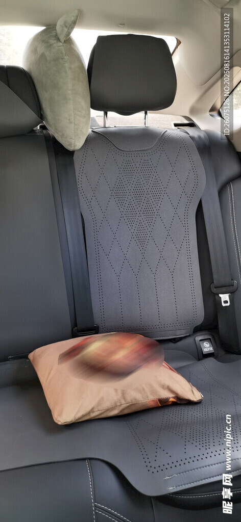 車內(nèi)座椅上的物品擺放