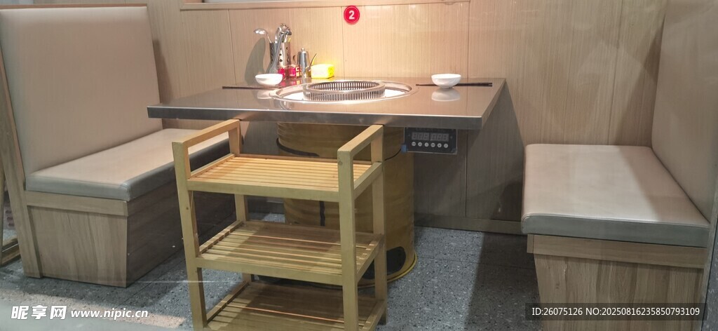簡約日式風(fēng)格餐廳桌椅組合