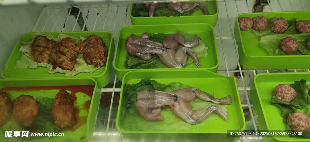 多樣盒裝美食展示