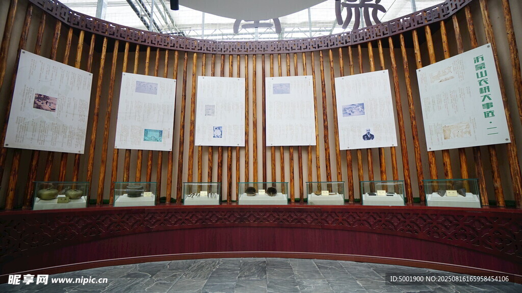 環(huán)形展示墻展示多幅畫面