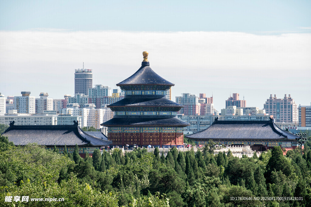 天壇與現(xiàn)代城市景觀交相輝映