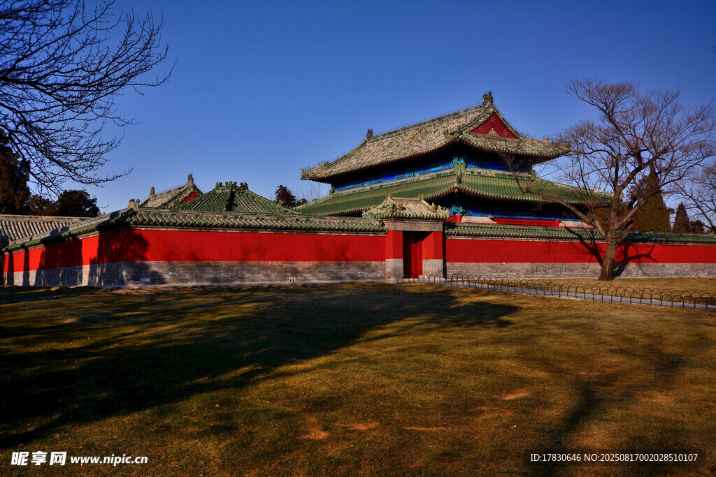 中式古建筑紅墻綠瓦景觀