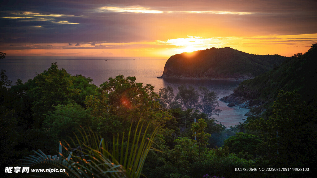 日落時(shí)分的山海美景