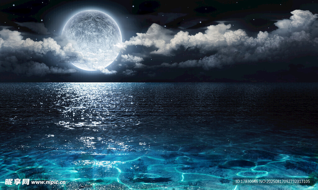 月夜下的靜謐海面