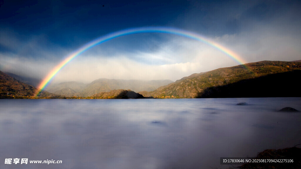 湖畔彩虹美景