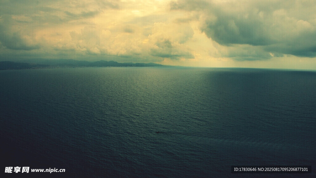 海上落日余暉美景
