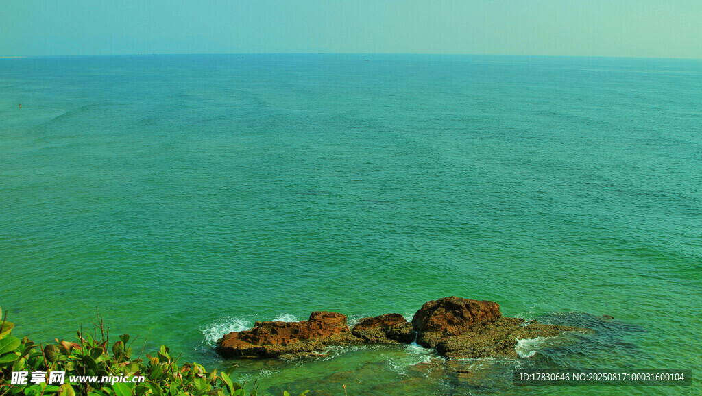 碧海礁石的美麗海岸風(fēng)光