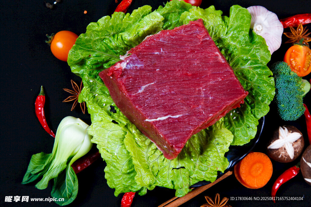新鮮生牛肉與配菜組合
