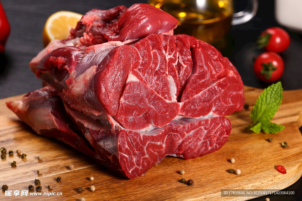 新鮮生牛肉切塊展示