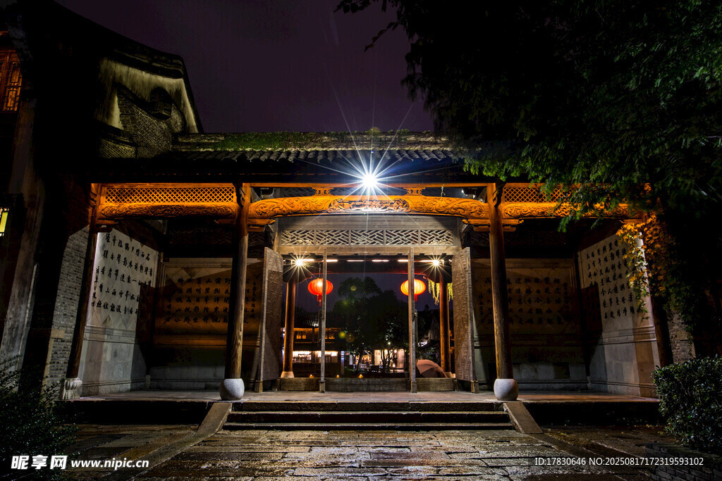 古雅夜景中的中式傳統(tǒng)建筑